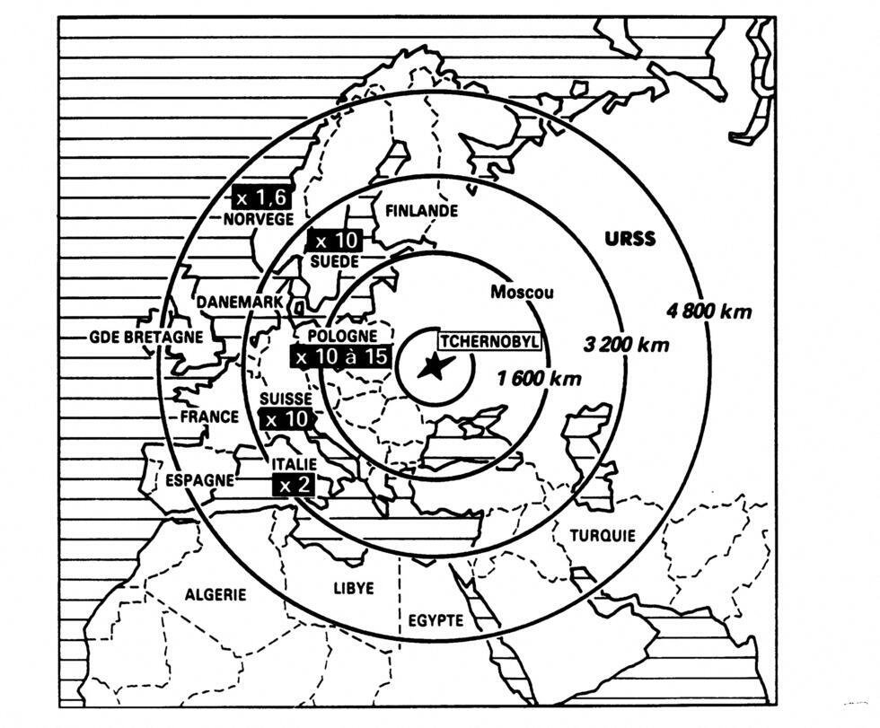 Reproduction d'une carte illustrant les différentes zones touchées par les retombées radioactives de l'explosion du réacteur No 4 de la centrale nucléaire de Tchernobyl, le 26 avril 1986, le plus grav