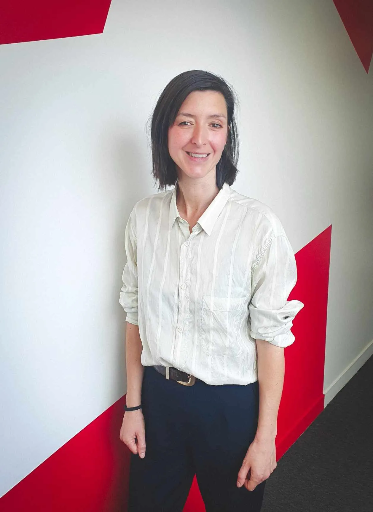 Pauline Croze devant le studio de France Inter