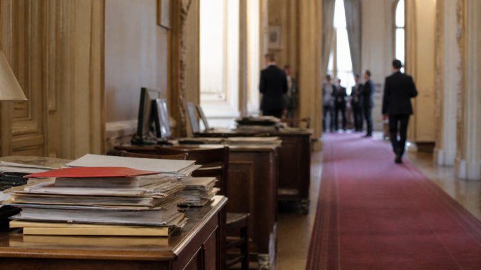 Assemblée et territoires: le député face au retour des attentes locales Assemblée et territoires: le député face au retour des attentes locales