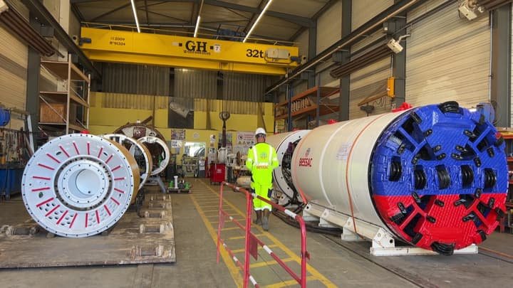 Bessac développe également une gamme de machines beaucoup plus compactes: les microtunneliers. Bessac développe également une gamme de machines beaucoup plus compactes: les microtunneliers.