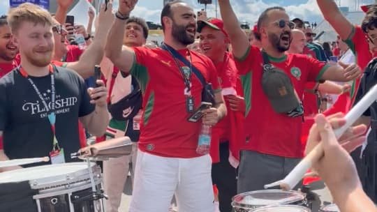 Les supporters marocains mettent l'ambiance avant le match face à l'Ecosse Les supporters marocains mettent l'ambiance avant le match face à l'Ecosse