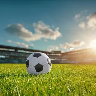 Cette Coupe du Monde de football 2026 se déroule dans une ambiance particulière. Selon les scientifiques, les conditions dans lesquelles les différentes équipes vont évoluer pourraient s’avérer très différentes de l’une à l’autre. Au loto du climat, la France a-t-elle tiré le bon numéro ? © Igor Link, Adobe Stock