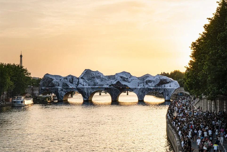 10 expos et nouvelles fresques de street art à découvrir cet été 3 « La Caverne du Pont-Neuf » par JR à Paris