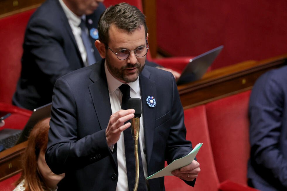 Christophe Bentz, député du Rassemblement national (RN), prend la parole lors d'une séance de questions au gouvernement à l'Assemblée nationale, à Paris, le 5 mai 2026