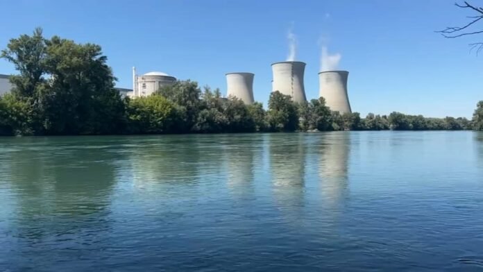 Afin de maintenir la production électrique dans la centrale du Bugey malgré la canicule, l'Etat accorde une dérogation environnementale à EDF