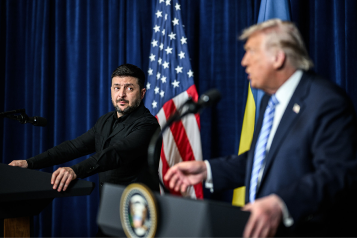 Volodymyr Zelensky et Donald Trump ont de nouveau échangé le 28 juillet 2026 à la Maison-Blanche sur la façon de contrecarrer les plans de Moscou, qui poursuit ses offensives en Ukraine - Crédits : Daniel Torok / Flickr The White House