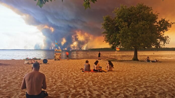Ils pourront en bénéficier même s'ils n'ont pas pu commencer leur mission: les saisonniers récurrents des entreprises touchées par les incendies dans le Sud-Ouest auront bien droit au chômage partiel Ils pourront en bénéficier même s'ils n'ont pas pu commencer leur mission: les saisonniers récurrents des entreprises touchées par les incendies dans le Sud-Ouest auront bien droit au chômage partiel