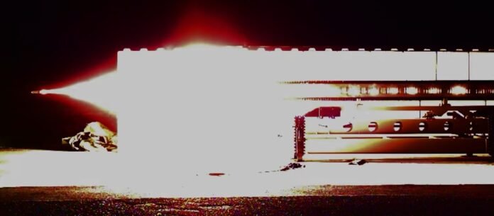 L’Europe vient de tester son canon électromagnétique : à 7 000 km/h, il vise une menace presque impossible à arrêter !