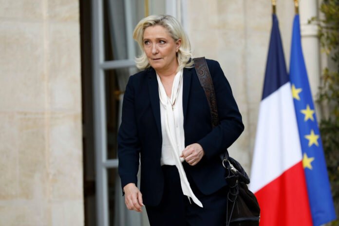 Le Pen file vers l’Élysée alors que les incertitudes juridiques s’accumulent Le Pen file vers l’Élysée alors que les incertitudes juridiques s’accumulent
