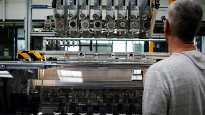 Près de 62% des 55-64 ans travaillent: le taux d'emploi des seniors en France atteint un nouveau record mais reste très inférieur à celui de ses voisins Près de 62% des 55-64 ans travaillent: le taux d'emploi des seniors en France atteint un nouveau record mais reste très inférieur à celui de ses voisins