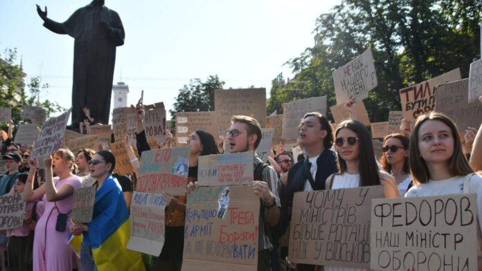 Ukraine : mobilisation en soutien au ministre de la défense