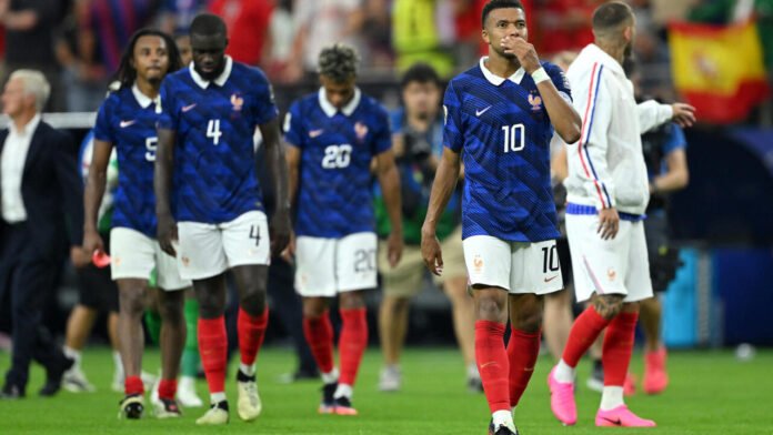 "On a perdu contre nous-mêmes" : les Bleus frustrés après leur élimination "On a perdu contre nous-mêmes" : les Bleus frustrés après leur élimination