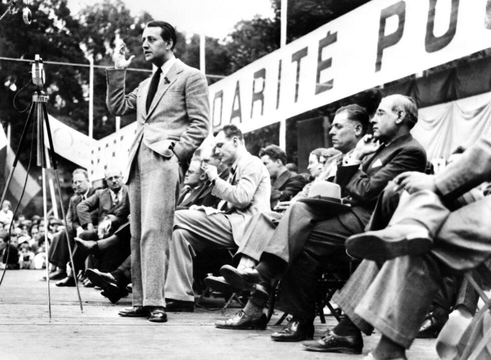 Photo de l'écrivain André Malraux, prise à Garches en juillet 1936 lors d'une réunion de solidarité avec les républicains espagnols.