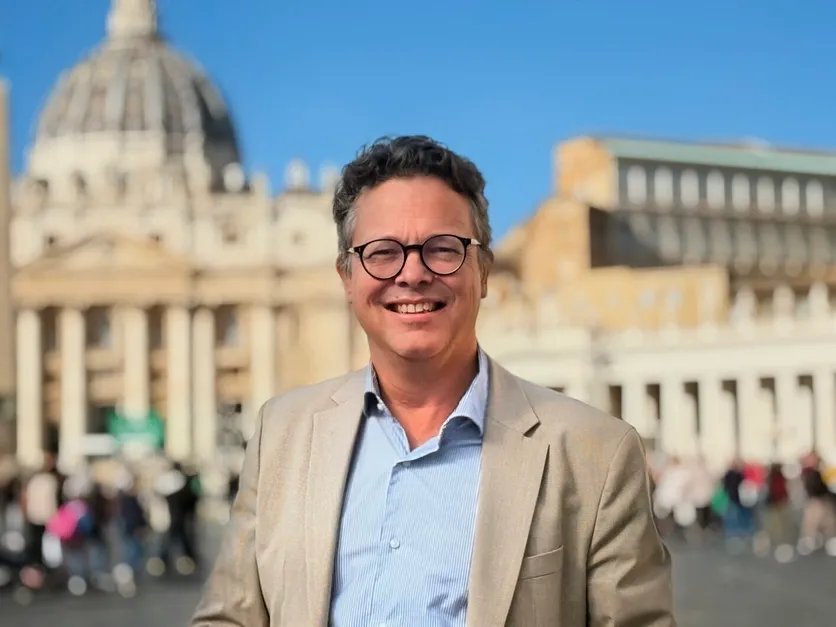 Léon XIV et la tentation d’une communication à l’américaine 1 Le journaliste Hendro Munsterman. correspondant au Vatican pour le journal néerlandais « Nederlands Dagblad ».