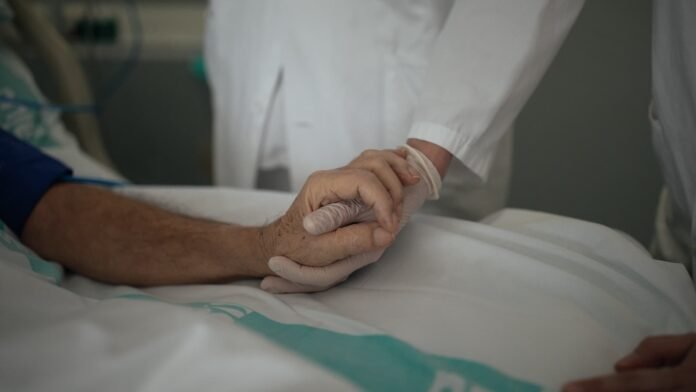 3 jours d'absence autorisés sans certificat médical: l'Allemagne veut mettre fin à ce système mais ça ne réglera pas les causes profondes de l'absentéisme selon des chercheurs 3 jours d'absence autorisés sans certificat médical: l'Allemagne veut mettre fin à ce système mais ça ne réglera pas les causes profondes de l'absentéisme selon des chercheurs