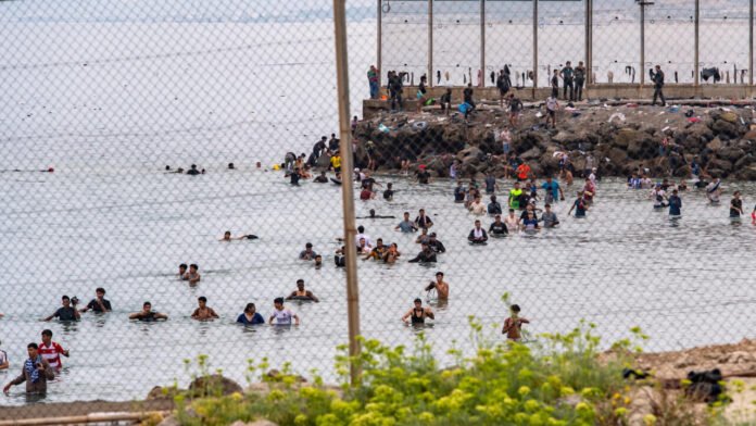 À la Une: la crise de Ceuta, instrumentalisation et divisions