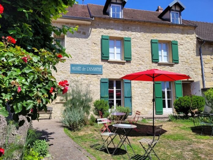 Au musée de l’Absinthe à Auvers-sur-Oise, les mythes et vérités Façade du musée de l’Absinthe à Auvers-sur-Oise