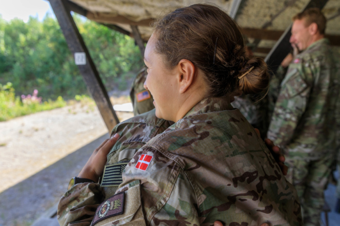 Durée multipliée par trois, 20 % de femmes… le Danemark rallonge son service militaire pour répondre à "une nouvelle réalité"
