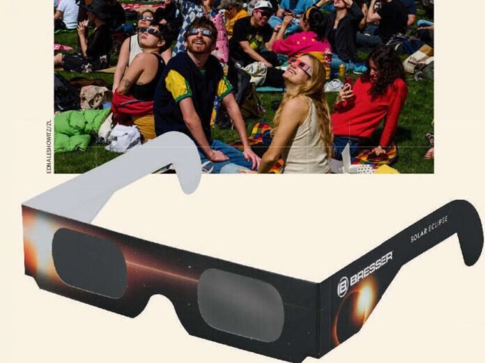 Une paire de lunettes pour observer l