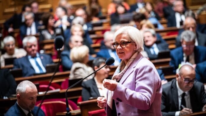 Elle crée un nouvel "état d'alerte de sécurité nationale": le Conseil constitutionnel valide la nouvelle loi de programmation militaire sans en censurer aucune mesure ni émettre aucune réserve