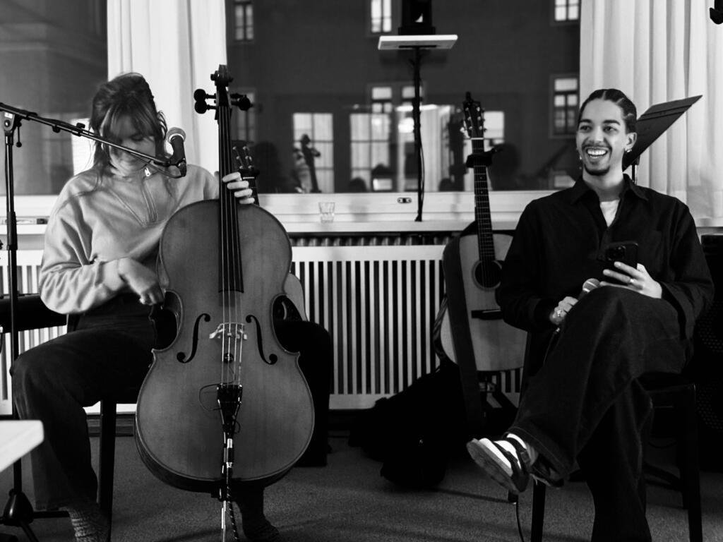 6. Jazz roots & rock spirit à Montreux 2 Deux artistes de la résidence Émergences durant leur atelier de travail.