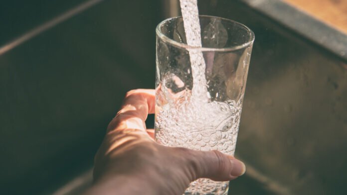 « Je n’ai pas une grande confiance » : avec la canicule, à Châtellerault, l’eau froide du robinet coule à… 29 °C