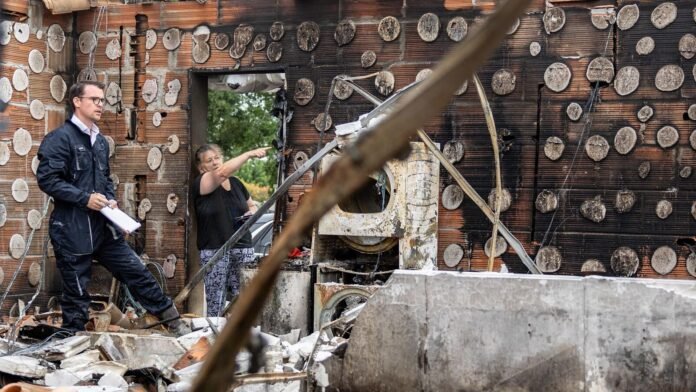 « J’inspecte pour savoir s’il faut tout détruire » : en visite avec un assureur chez les victimes de l’incendie en Gironde