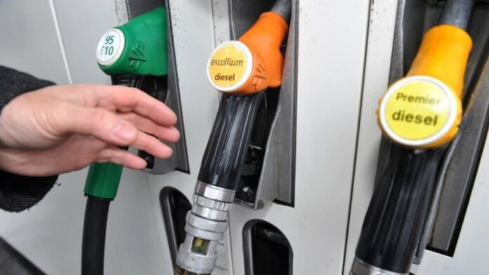 Litre de gazole à plus de 2,23 euros et au-dessus des 2 euros pour l'essence: faut-il s'attendre à une baisse des prix à la pompe dans les prochains jours? Litre de gazole à plus de 2,23 euros et au-dessus des 2 euros pour l'essence: faut-il s'attendre à une baisse des prix à la pompe dans les prochains jours?
