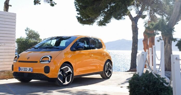 Recharge bridée, batterie en surchauffe : pourquoi la Renault Twingo E-Tech risque de vous décevoir sur autoroute