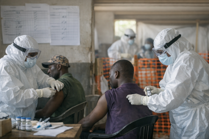 Ebola en RDC : près de 2 300 morts, un vaccin évalué en phase 3