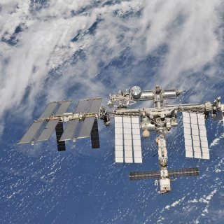 Découvrez les toilettes ultra-perfectionnées... à 20 millions d'euros qui décollent pour la Station spatiale cette nuit