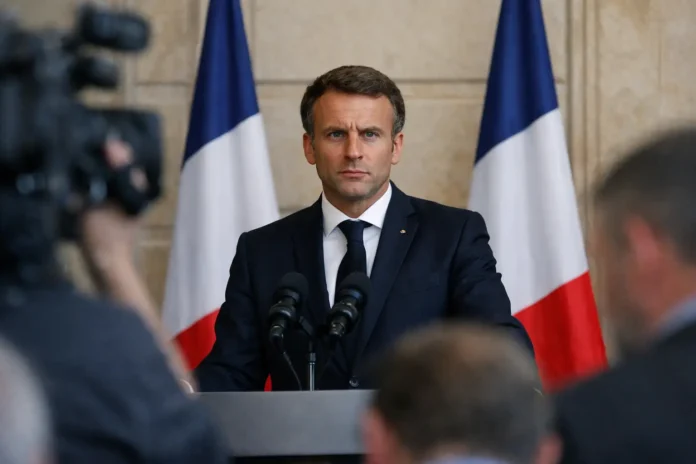 Chaos du 17 octobre : Macron annonce « intraitable » et promet transparence
